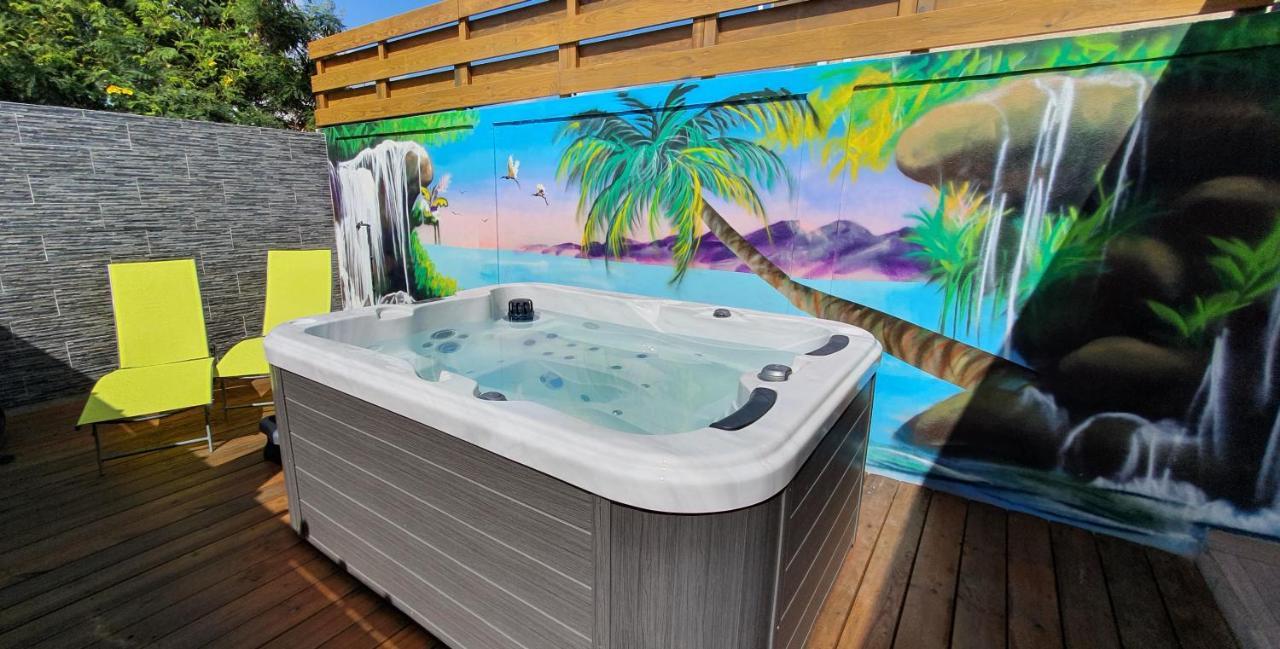 "Chez Claudia "Charmant Logement Avec Jacuzzi Privatif En Toute Intimite Sur Belle Terrasse Exterieure En Bois Et Piscine Courcelles Ngoại thất bức ảnh
