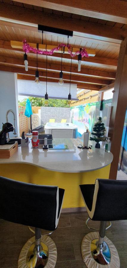 "Chez Claudia "Charmant Logement Avec Jacuzzi Privatif En Toute Intimite Sur Belle Terrasse Exterieure En Bois Et Piscine Courcelles Ngoại thất bức ảnh