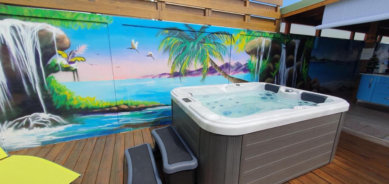 "Chez Claudia "Charmant Logement Avec Jacuzzi Privatif En Toute Intimite Sur Belle Terrasse Exterieure En Bois Et Piscine Courcelles Ngoại thất bức ảnh